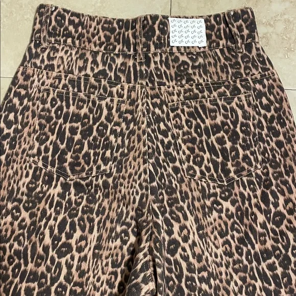 Reiterate Brown Leopard Print Wide-Leg Jeans
Size Small - Picture 8 of 9